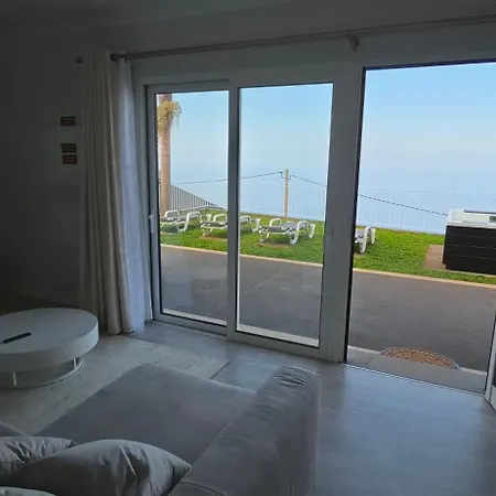 Sublime View - Garden Apartment *
