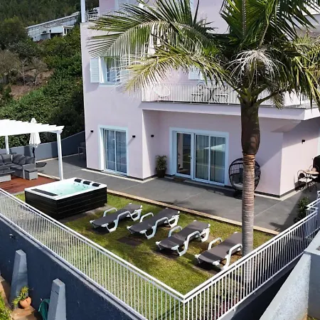 Sublime View - Garden Apartment *
